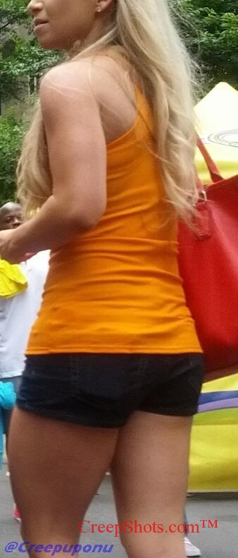sexy blonde creepshot with a nice ass