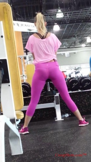 blonde forming her booty