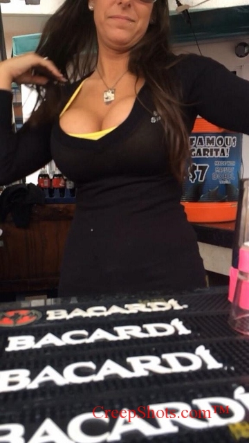 a hot bartender and her boobs