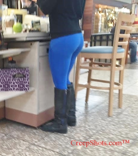 candid ass in blue yoga pants
