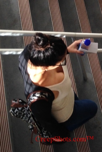 candid big boobs and cleavge