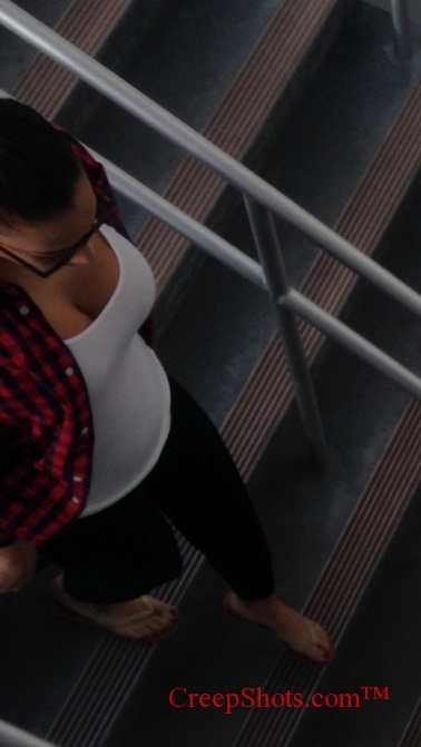 candid big boobs and cleavage