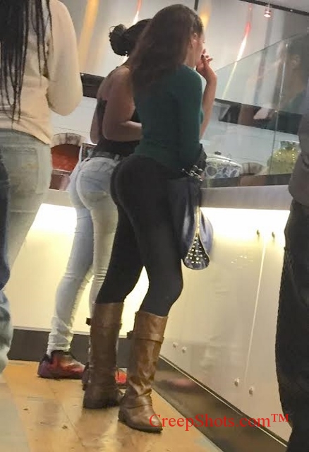 sweet candid ass in yoga pants