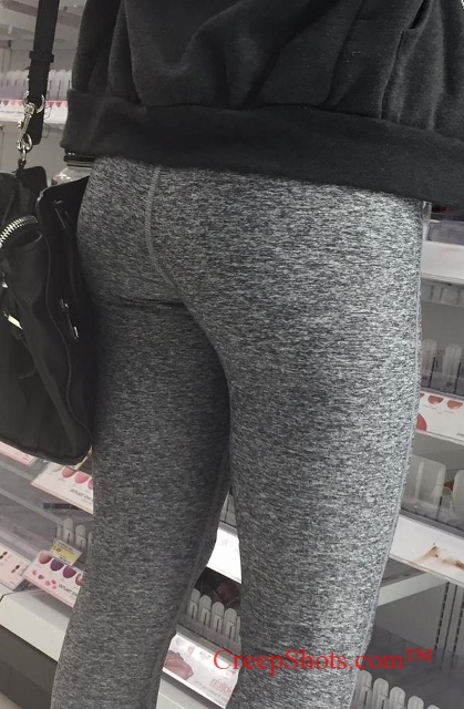 sexy candid booty in grey leggings creepshot