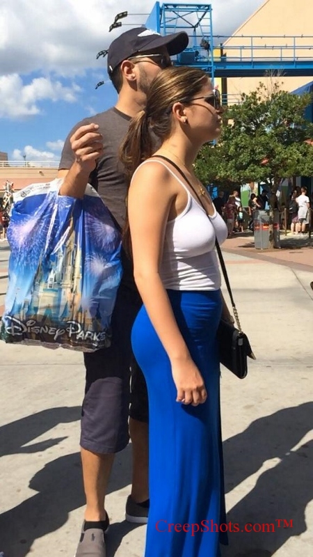 1 sexy booty on a girl in a blue dress