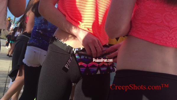 yoga pants crotch and gap creepshot