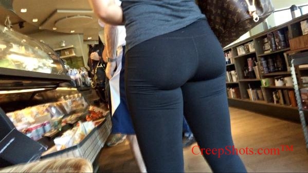 sexy booty creepshot in line