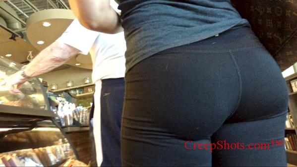 thick booty in this cutie in line