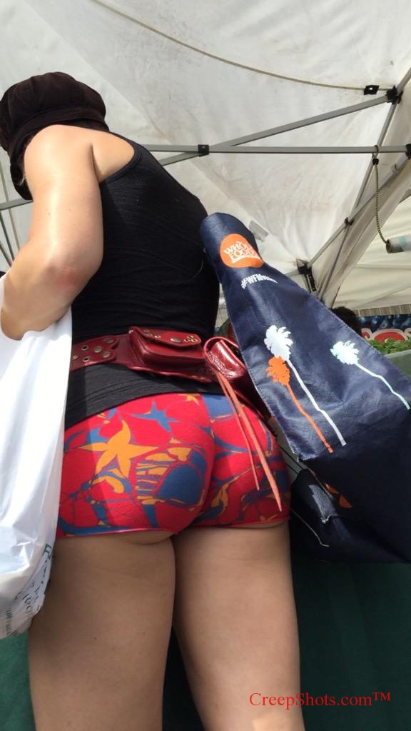 thick ass in shorts creepshot