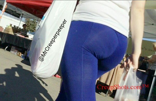 Blue Bomber ass in leggings