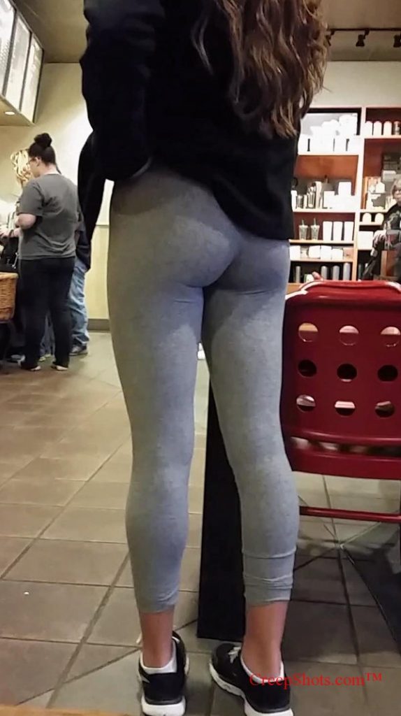 candid ass and legs in yoga pants