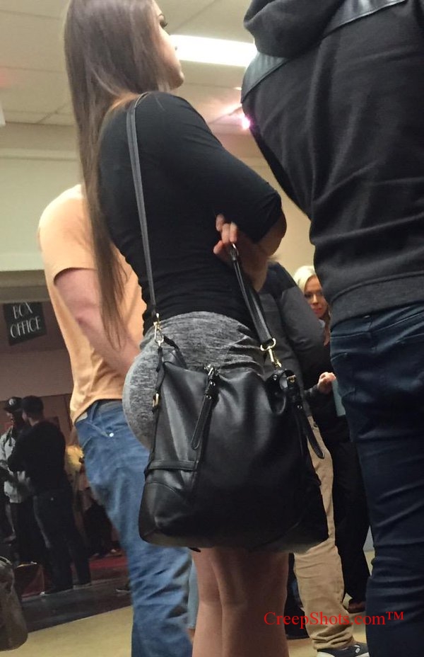 phat booty in skirt 2