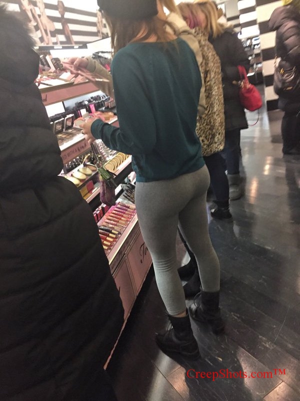 bubble butt in grey yogapants 1