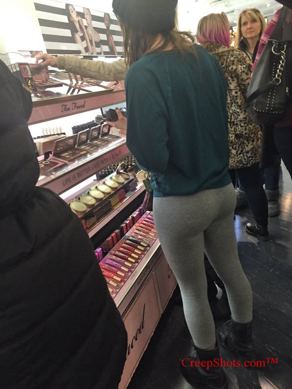 bubble butt in grey yogapants 2