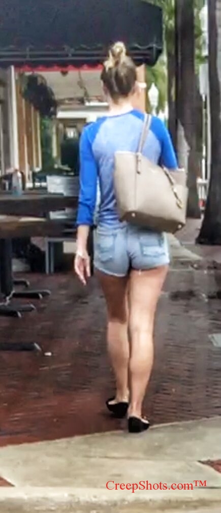 Starbucks ass in shorts 4