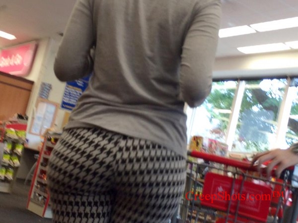 dizzy ass in yogapants