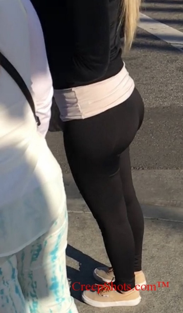 candid thick ass in leggings