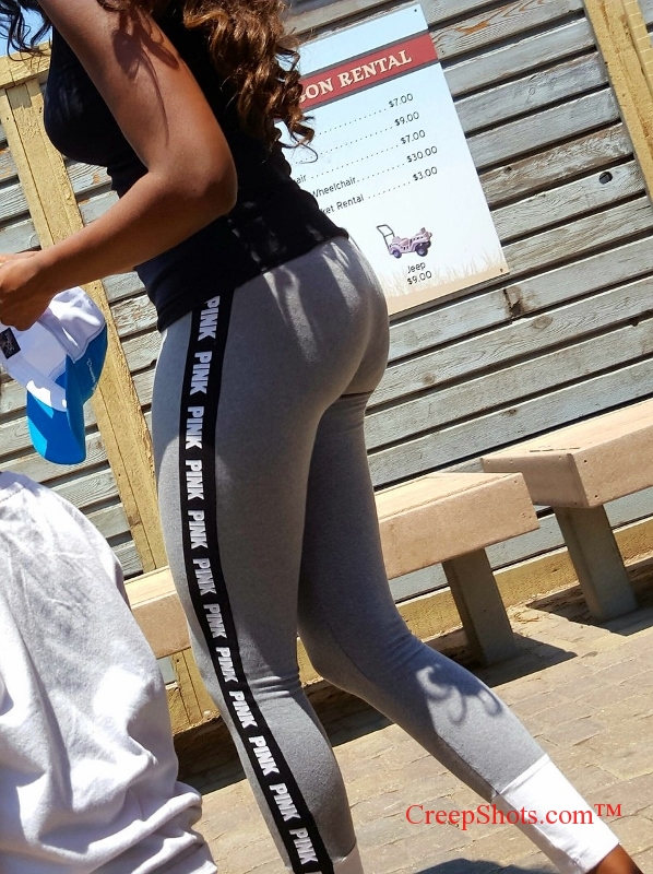 fit mom in yoga pants
