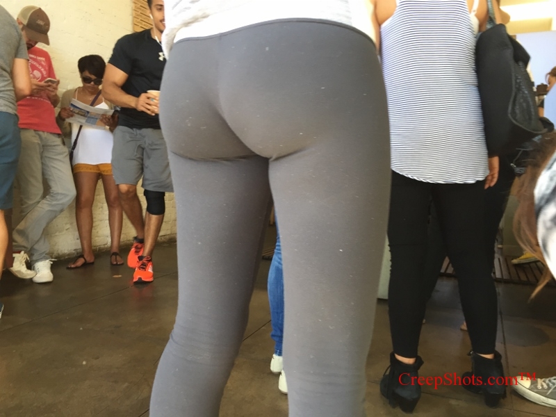phat ass in leggins getting coffee