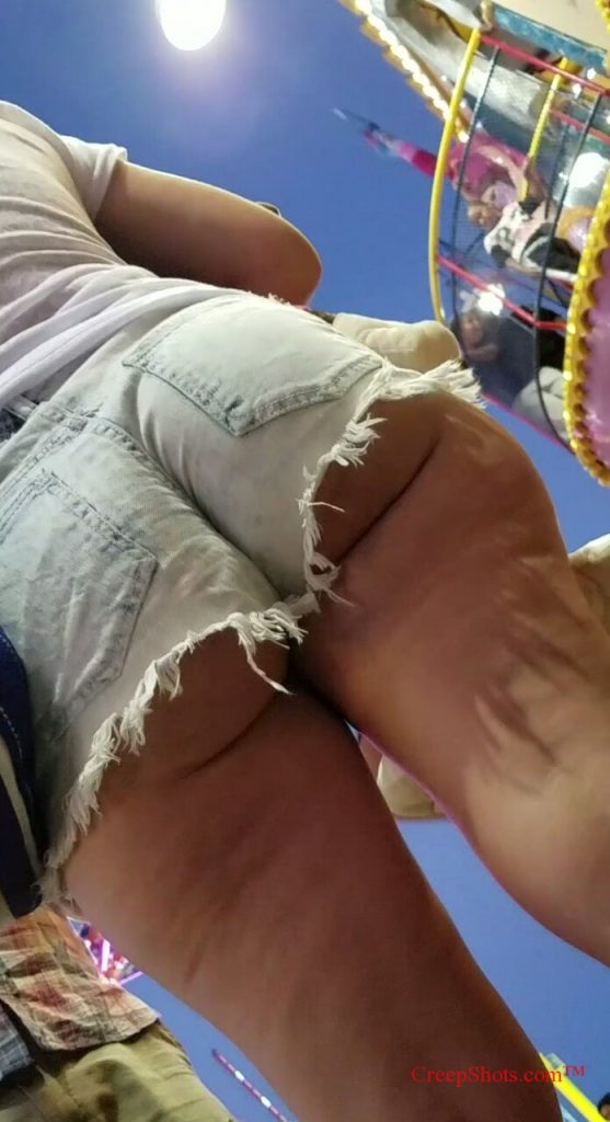 creepshot-of-a-thick-booty