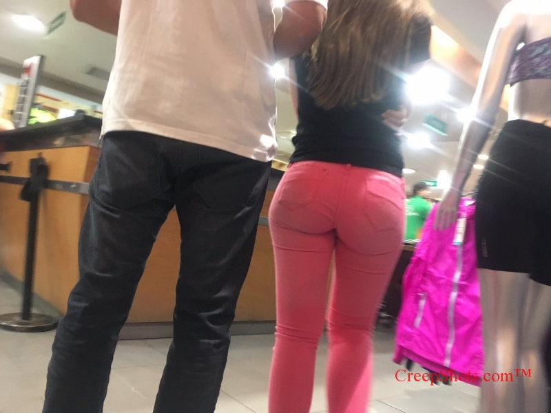pink-apple-booty-in-tight-jeans