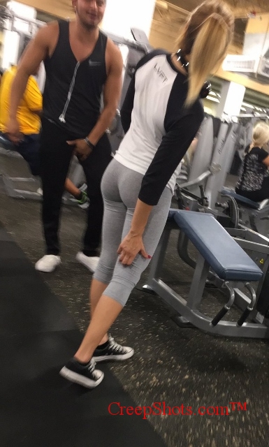 blonde-gym-creep-3